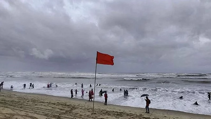 সমুদ্রবন্দরে ৩ নম্বর সতর্ক সংকেত